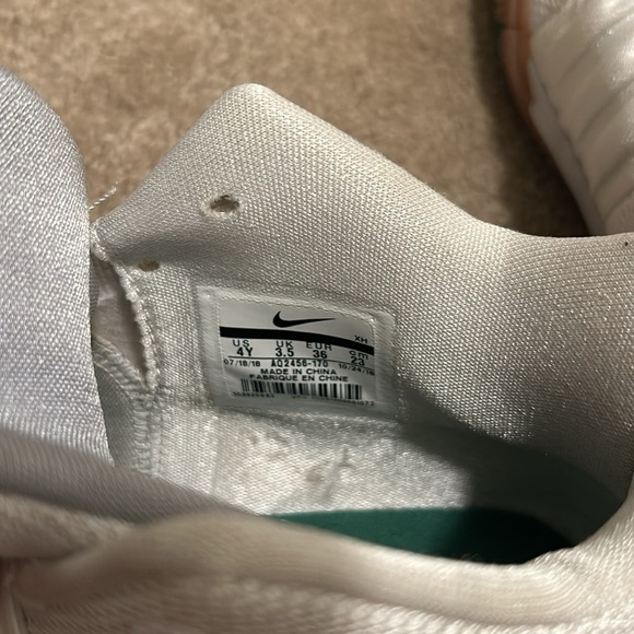 size 4y boys nike kyrie irving shoes(fits size 5 women) - Picture 4 of 4